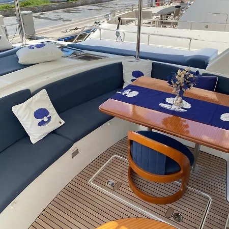Catamaran Yattatil Úszó hotel
